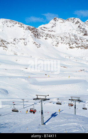 Seggiovia vicino stazione a monte Gamsgarten presso il Ghiacciaio dello Stubai in Tirolo, Austria Foto Stock