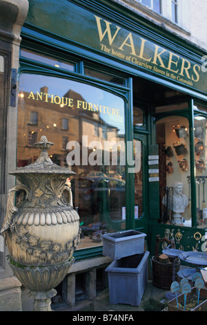 Regno Unito oxfordshire burford high street walkers negozio di antiquariato Foto Stock