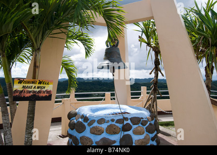 Liberty Bell e Wishing Well, il Chocolate Hills, geologico nazionale monumento, Carmen, Bohol, Visayas, Filippine Foto Stock