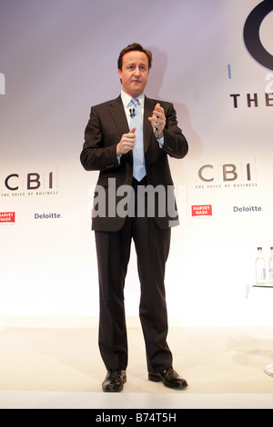 David Cameron parlando alla Conferenza di CBI Foto Stock