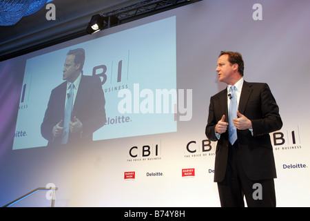 David Cameron parlando alla Conferenza di CBI Foto Stock