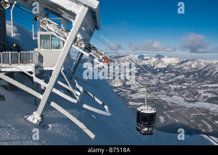 Tram approcci auto terminale superiore, Lone Peak Tram, Big Sky Resort, Big Sky, Montana. Foto Stock