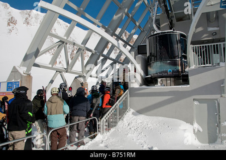 Il tram auto al terminale inferiore, Lone Peak Tram, Big Sky Resort, Big Sky, Montana. Foto Stock