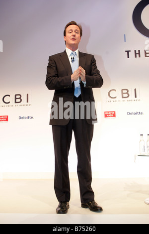 David Cameron parlando alla Conferenza di CBI Foto Stock