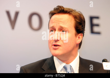 David Cameron parlando alla Conferenza di CBI Foto Stock