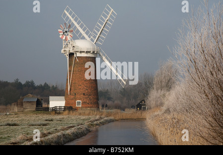 Il mulino a vento di Horsey e dyke, Broadland, Norfolk Foto Stock