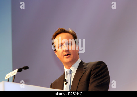 David Cameron parlando alla Conferenza di CBI Foto Stock