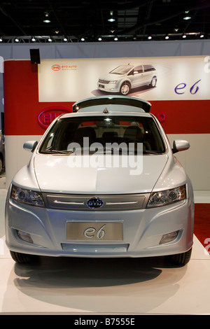 Detroit Michigan il fatto cinese BYD E6 auto elettrica sul display al North American International Auto Show Foto Stock