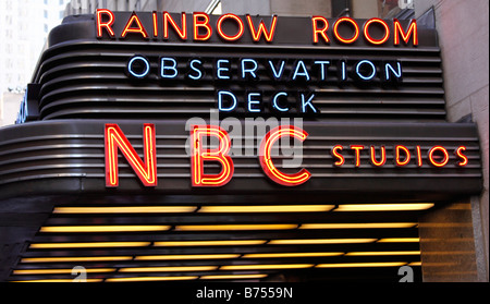Ingresso a 30 Rockefeller Plaza, casa della televisione ABC Studios, il famoso Rainbow Room Restaurant e la parte superiore della roccia Foto Stock