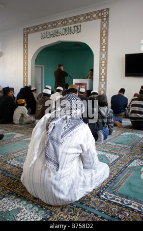 La preghiera del venerdì alla moschea di Khadija Berlin Foto Stock