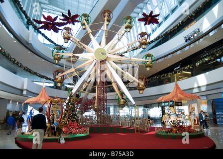 Il Natale per i bambini, Passeggiate IFC Mall, Exchange Square, Sheung Wan, Victoria Harbour, Isola di Hong Kong, Hong Kong, Cina Foto Stock