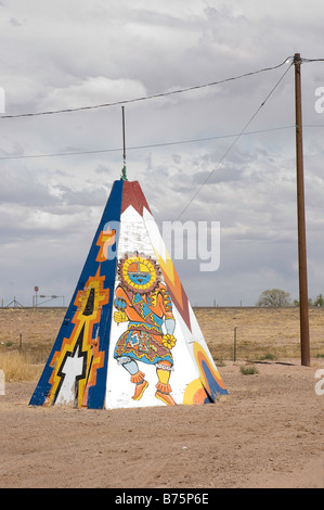 Tende tepee colorati o teepee con disegni Foto Stock