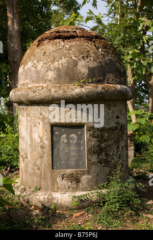 La tomba di Henry Harman, morto nel 1871, in Thalassery (Tellicherry), India. Foto Stock