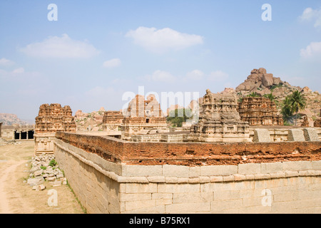 Nella parete anteriore di un tempio, Achutaraya tempio, Hampi, Karnataka, India Foto Stock