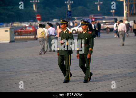Il popolo cinese, militare cinese, ufficiale militare, militari, Piazza Tiananmen, la città di Beijing, Pechino, Municipalità di Pechino, Cina, Asia Foto Stock