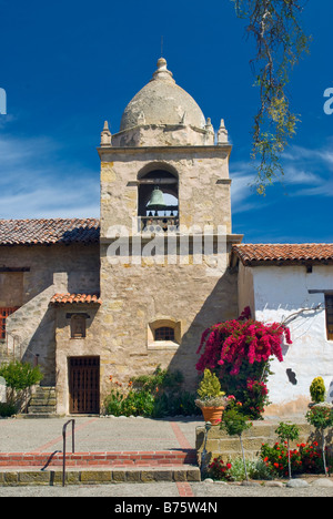 Campanile della chiesa la missione di San Carlos de Borromeo de Carmelo Carmelo da mare California USA Foto Stock