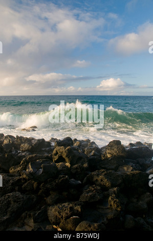 Anakena è una bianca spiaggia di sabbia corallina nel Parco Nazionale di Rapa Nui, Isola di Pasqua un cileno isola dell'Oceano Pacifico Foto Stock