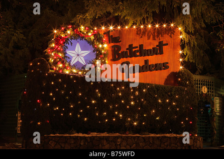 Ingresso ai Giardini Butchart con le luci di Natale di notte Victoria British Columbia Canada Foto Stock