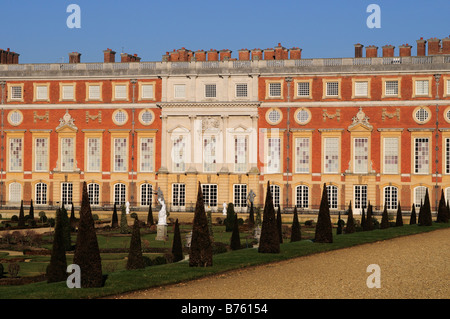 Il giardino privato e il Palazzo di Hampton Court Surrey Foto Stock