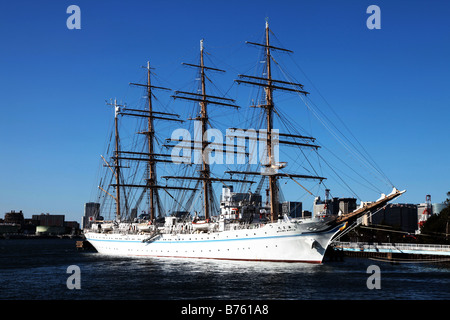 Nippon Maru tall ship ormeggiato a Odaiba, presso Tokyo, Giappone Foto Stock