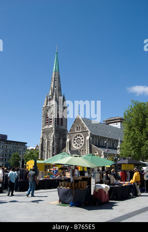 La cattedrale di Christ Church e bancarelle del mercato, Piazza del Duomo, Christchurch, Canterbury, Nuova Zelanda Foto Stock