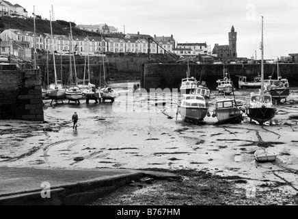 Porthleven Harbour, Cornwall, Regno Unito Foto Stock