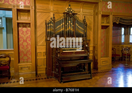 Organo nella sala da ballo, Winchester Mystery House, San Jose, California, Stati Uniti d'America Foto Stock