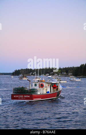 Porto all'alba, Port Clyde, Maine, Stati Uniti d'America Foto Stock