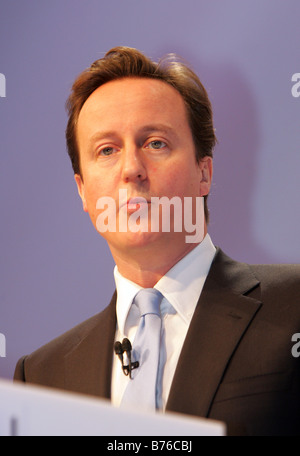 David Cameron parlando alla Conferenza di CBI Foto Stock