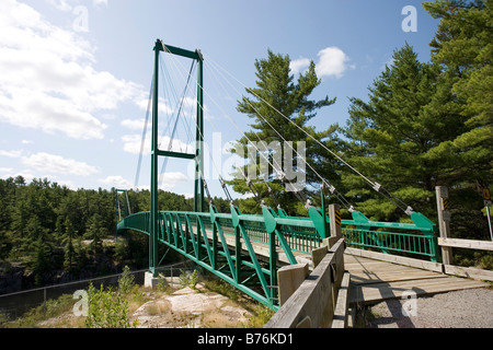 Soggiorno cavo ponte sul fiume francese Ontario Foto Stock