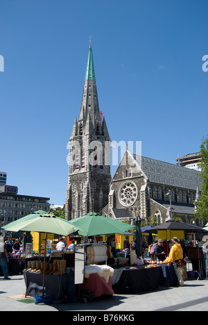 La cattedrale di Christ Church e bancarelle del mercato, Piazza del Duomo, Christchurch, Canterbury, Nuova Zelanda Foto Stock