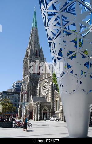 La cattedrale di Christ Church e calice di scultura, Cathedral Square, Christchurch, Canterbury, Nuova Zelanda Foto Stock