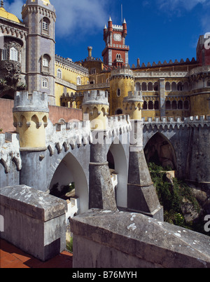 Palacio da Pena, Sintra, Portogallo. Un romantico castello di fantasia costruito da Re Ferdinando II circa 1847 Foto Stock