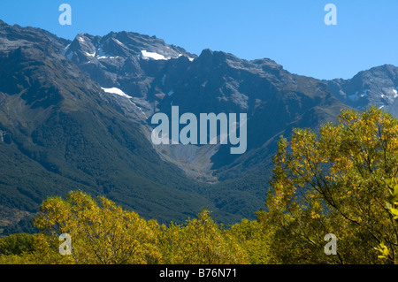 Il Humboldt montagne da lagune, vicino a Glenorchy, Isola del Sud, Nuova Zelanda Foto Stock