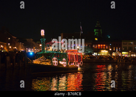 Vacanza in barca, display sfilata di luci Annapolis Maryland USA Foto Stock