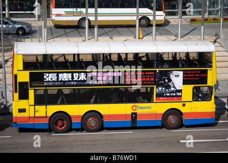 Double-decker bus, Central Pier, Sheung Wan, Victoria Harbour, Isola di Hong Kong, Hong Kong, Cina Foto Stock