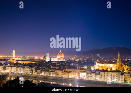 Firenze vista notturna di Santa Croce piazza della Signoriaand Duomo dal Piazzale Michelangelo Foto Stock