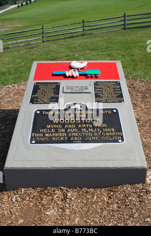 Monumento commemorativo del quindicesimo anniversario dell'originale 1969 Woodstock music festival, Bethel, New York Foto Stock