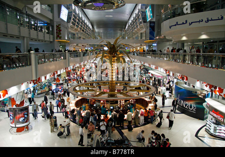 Terminal Sheikh Rashid, aeroporto internazionale, negozi duty-free, Dubai, Emirati Arabi Uniti, Medio Oriente Foto Stock