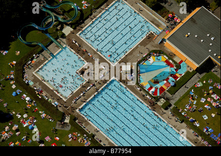 Vista aerea, Freibad Berge, piscina all'aperto, durante il record di presenze, Hamm, la zona della Ruhr, Renania settentrionale-Vestfalia, Germania, Europa Foto Stock