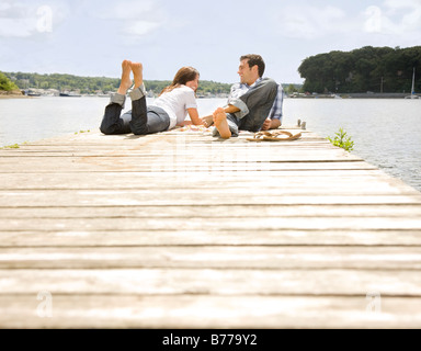 Accoppiare la posa sul dock Foto Stock