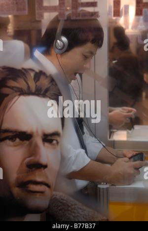 Presso il Sony Playstation Portable stand, il Tokyo Game Show 2008, Tokyo, Giappone. Foto Stock