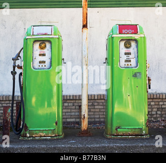 Vecchio stile pompe per gas Foto Stock