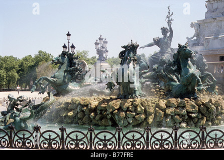 Bordeaux, scultura in una delle fontane alla base del monumento des Girondins da Gustave Debrie, 1894-1902 Foto Stock