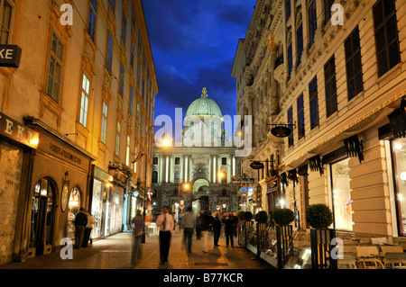 Vista dal Kohlmarkt verso Hofburg di Vienna, Austria, Europa Foto Stock