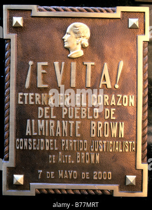 Lapide sulla tomba di Evita, Eva Peron, presso il Cimitero di Recoleta, Buenos Aires, Argentina, Sud America Foto Stock