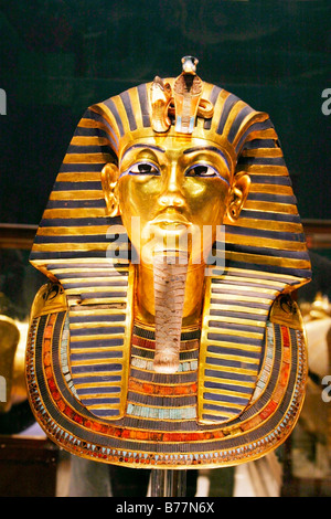 Oro maschera di morte del faraone Tutankhamon, Egitto, Africa Foto Stock