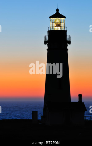 Yaquina Capo Faro, faro più alto in Oregon, 28,5 metri, punto di interesse, Yaquina Capo, Oregon, USA, America del Nord Foto Stock