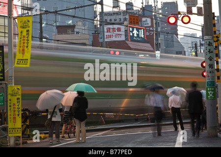 Attraversamento ferroviario, Tokyo, Giappone, Asia Foto Stock