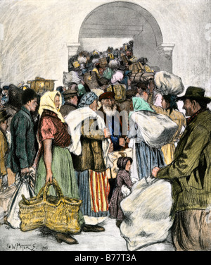 Comunità di immigrati che arrivano ad Ellis Island in New York City 1903. Colorate a mano di mezzitoni una illustrazione Foto Stock